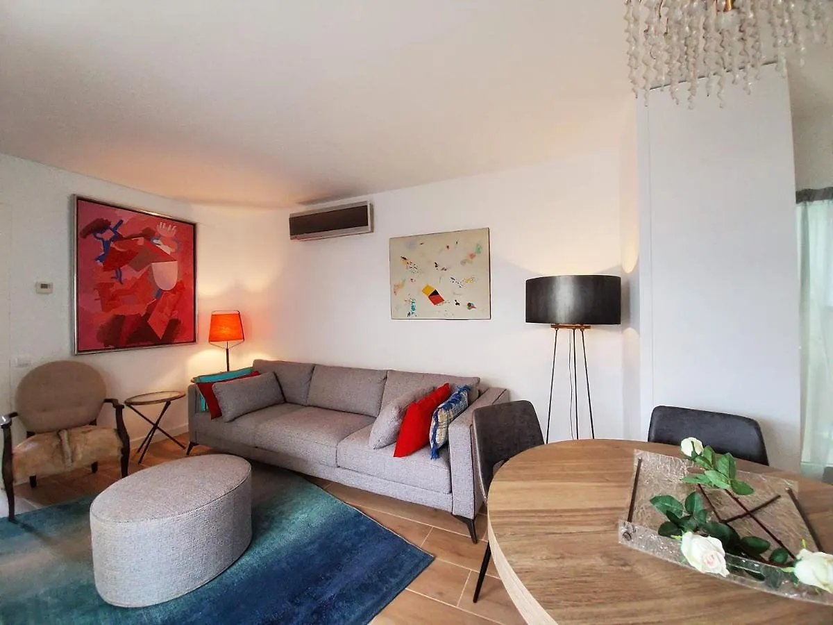 Atico Esquinero Muy Soleado Con La Terraza De 50 M2 Apartment Sitges