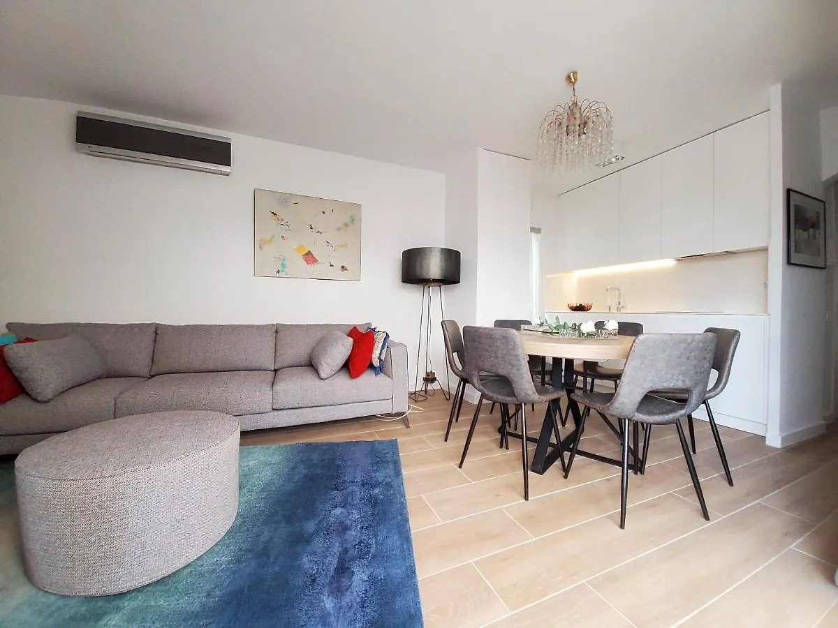 Atico Esquinero Muy Soleado Con La Terraza De 50 M2 Apartment Sitges 0*,  Spain