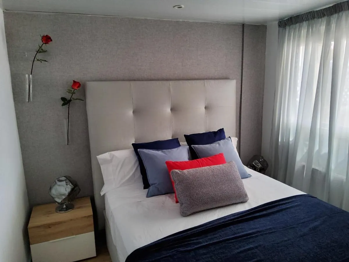 Atico Esquinero Muy Soleado Con La Terraza De 50 M2 Apartment Sitges