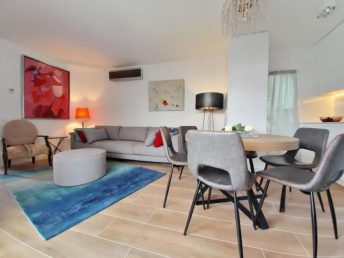 Atico Esquinero Muy Soleado Con La Terraza De 50 M2 Apartment Sitges Spain