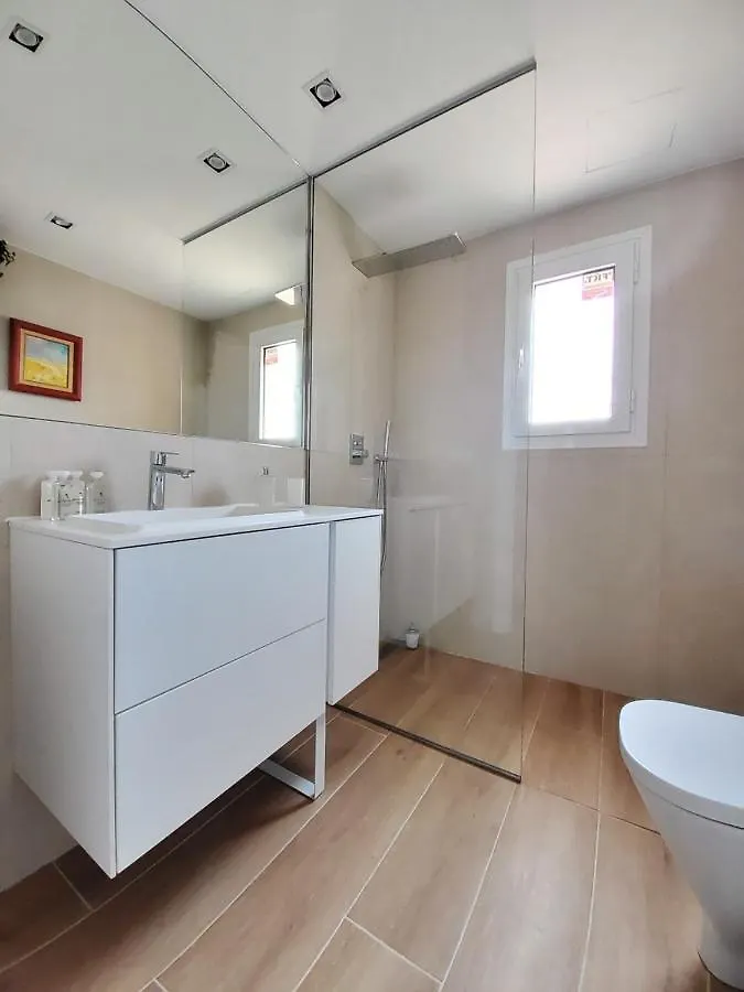 Atico Esquinero Muy Soleado Con La Terraza De 50 M2 Apartment Sitges