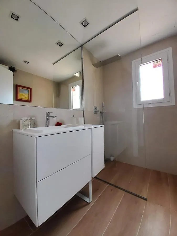 Atico Esquinero Muy Soleado Con La Terraza De 50 M2 Apartment Sitges