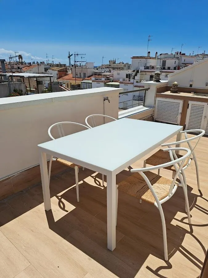 Atico Esquinero Muy Soleado Con La Terraza De 50 M2 Apartment Sitges