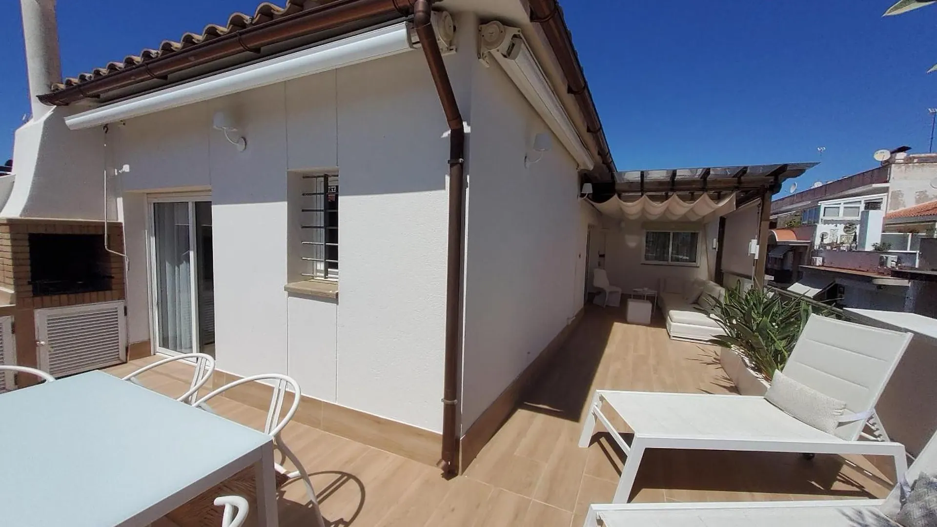 Atico Esquinero Muy Soleado Con La Terraza De 50 M2 Apartment Sitges